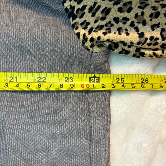 New SHEIN Shirt Two-Tone Leopard Button Down Cream Gray Ribbed Long Sleeve - Picture 11 of 14